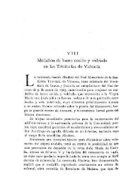 Medallón de barro cocido y vidriado en las Trinitarias de Valencia