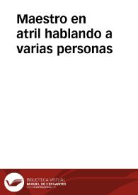 Maestro en atril hablando a varias personas